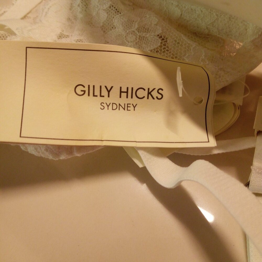 Gilly Hicks - Picture 5 of 7
